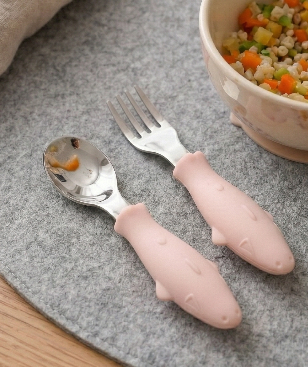 Liore Little Shark Spoon & Fork - Pink