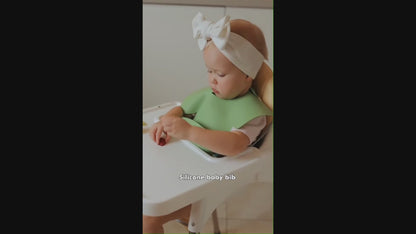 Liore Little Elephant Bib - Green